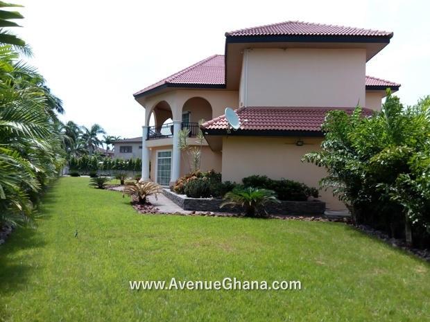 5 bedroom estate house with swimming pool for sale in Trasacco Valley 
