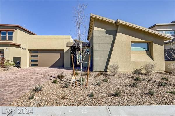 $1,100,000 / 3br - 2379ft2 - Make it yours! Home in Las Vegas. 3 Beds,