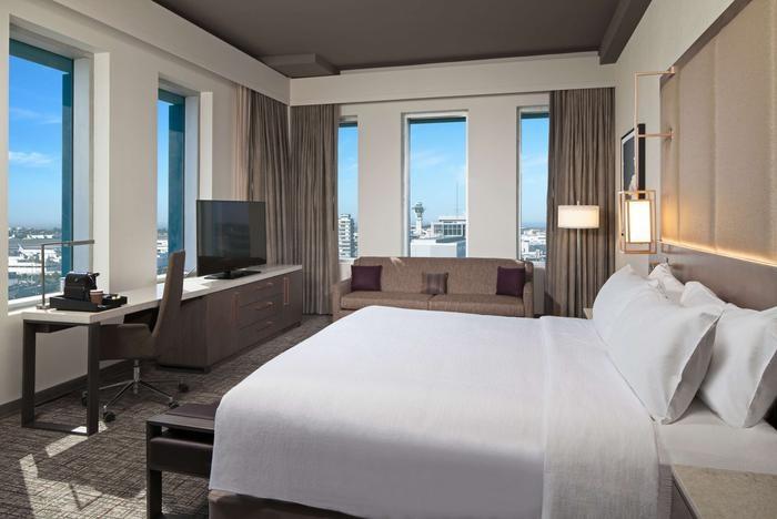 H Hotel Curio Collection by Hilton Los Angeles International Airport C